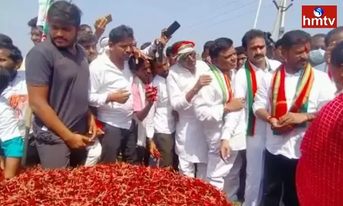 Revanth Reddy Knowing The Problems Of Mirchi Rythu