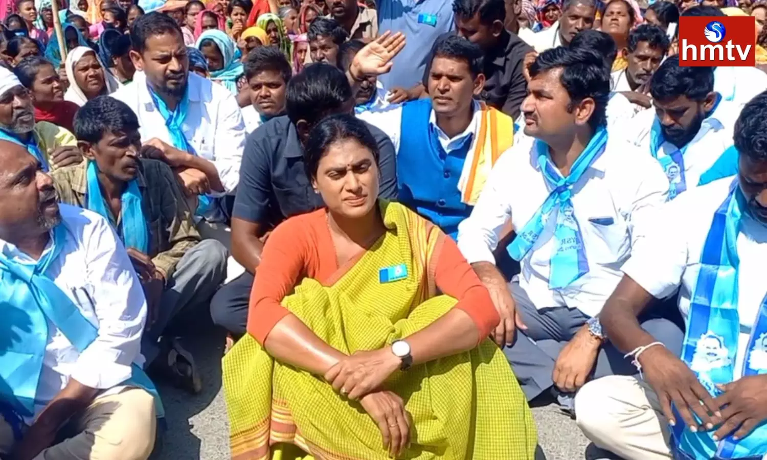 YS Sharmila Protest in Infront of Raghunathpally Substation