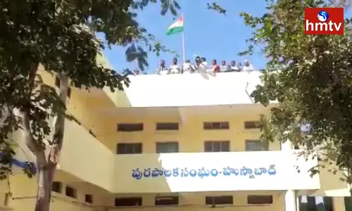 Dharna At Husnabad Municipal Office