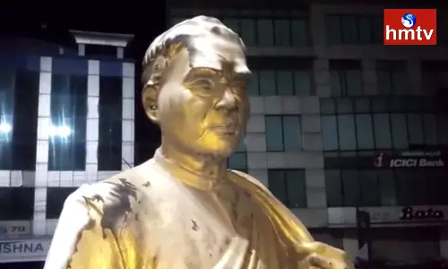 In Nellore Prakasam Panthulu Statue Set Fire