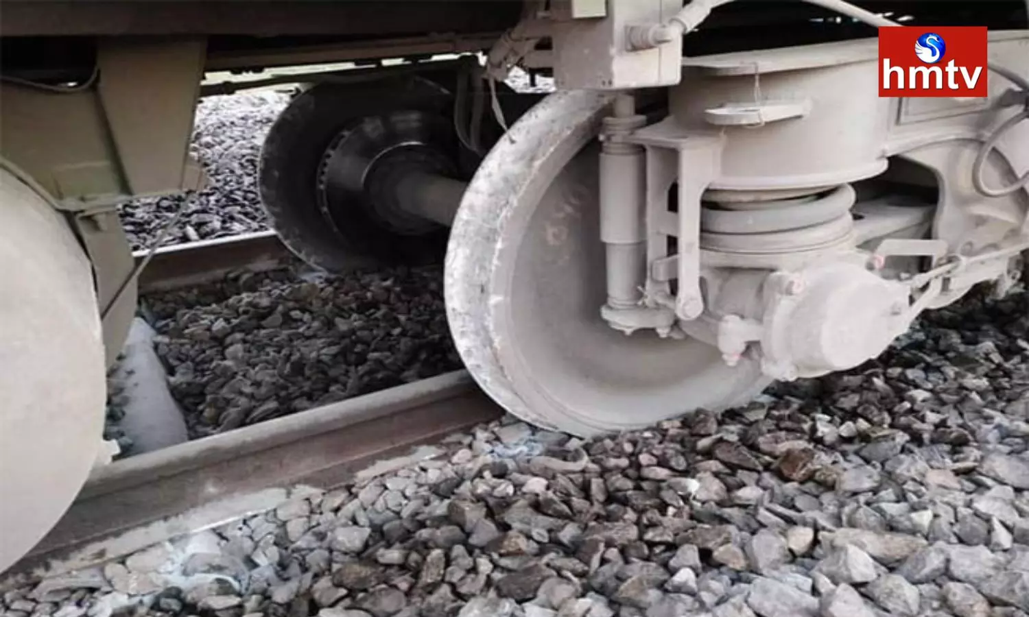 Godavari Express Derailed Near Ghatkesar