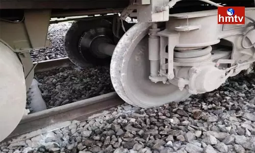Godavari Express Derailed Near Ghatkesar