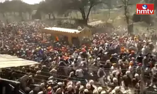 Supporters of Waris Punjab De Chief Break Through Police Barricades in Amritsar