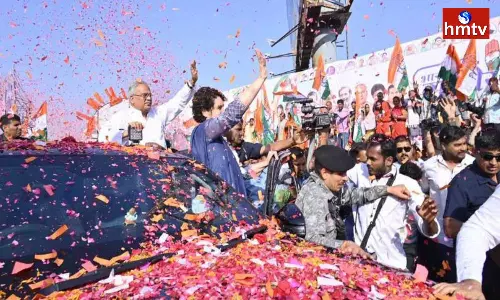Priyanka Gandhi Received A Warm Welcome From Congress Leaders Priyanka Gandhi Received A Warm Welcome From Congress Leaders