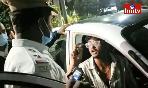 Alcoholic Person Attack On Traffic Police