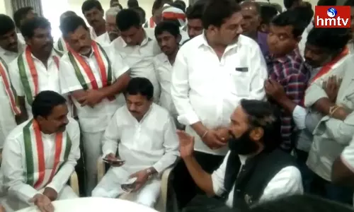 Congress Leaders Fight In Presence Of Manikrao Thackeray Congress Leaders Fight In Presence Of Manikrao Thackeray