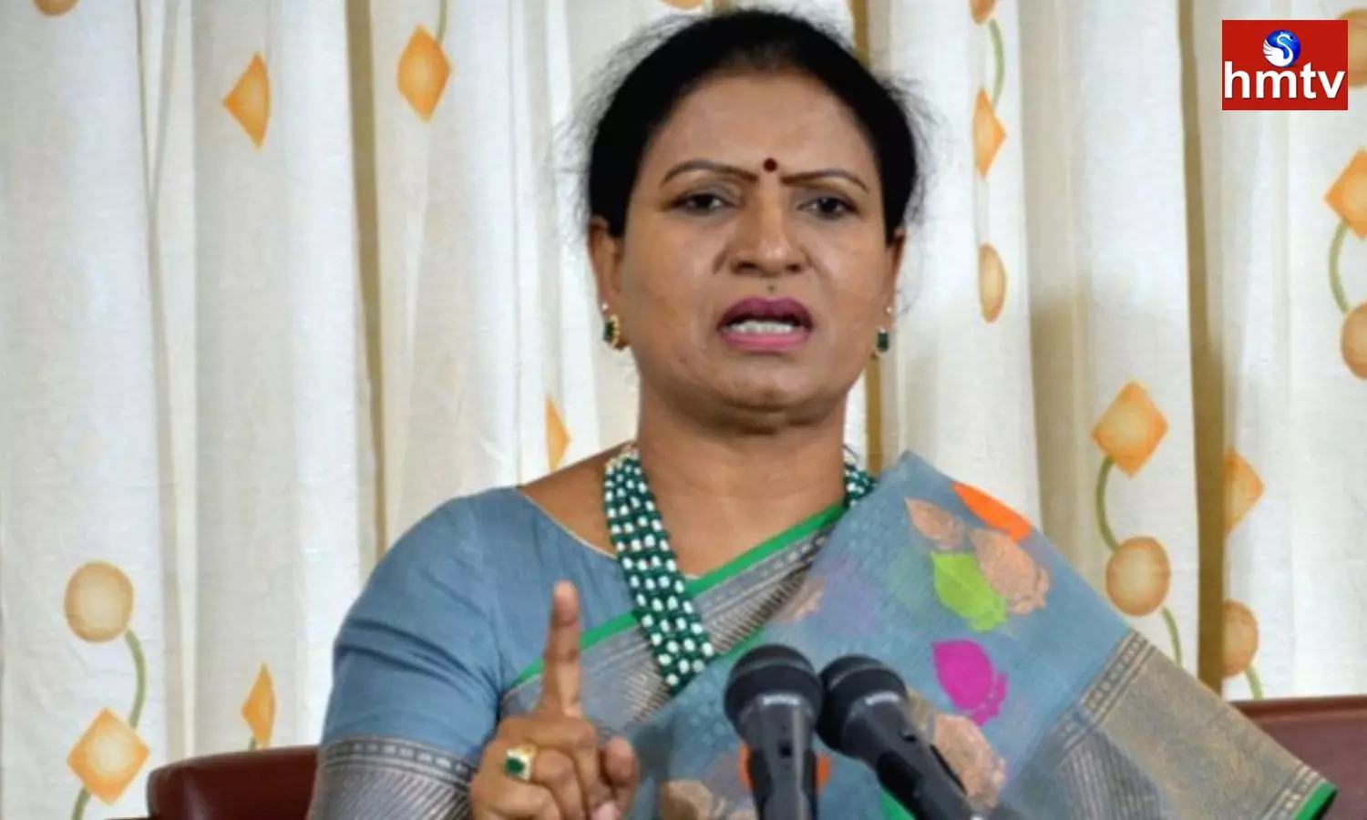 DK Aruna Comments On KCR