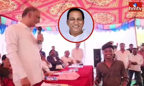 Student imitates Mallareddy Infront Of Harish Rao In Sangareddy