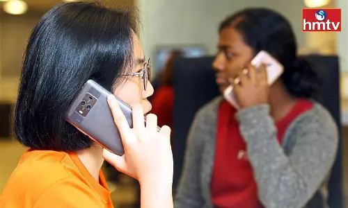 If You Use the Smartphone a Lot it Affects not Only the Eyes but Also the Ears If You Use the Smartphone a Lot it Affects not Only the Eyes but Also the Ears