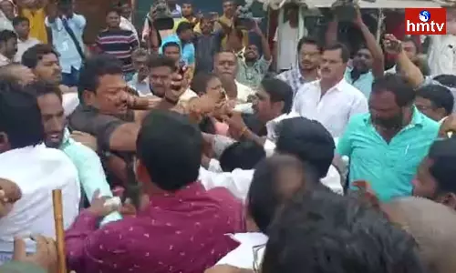 TDP And YCP Workers Fight in Ongole