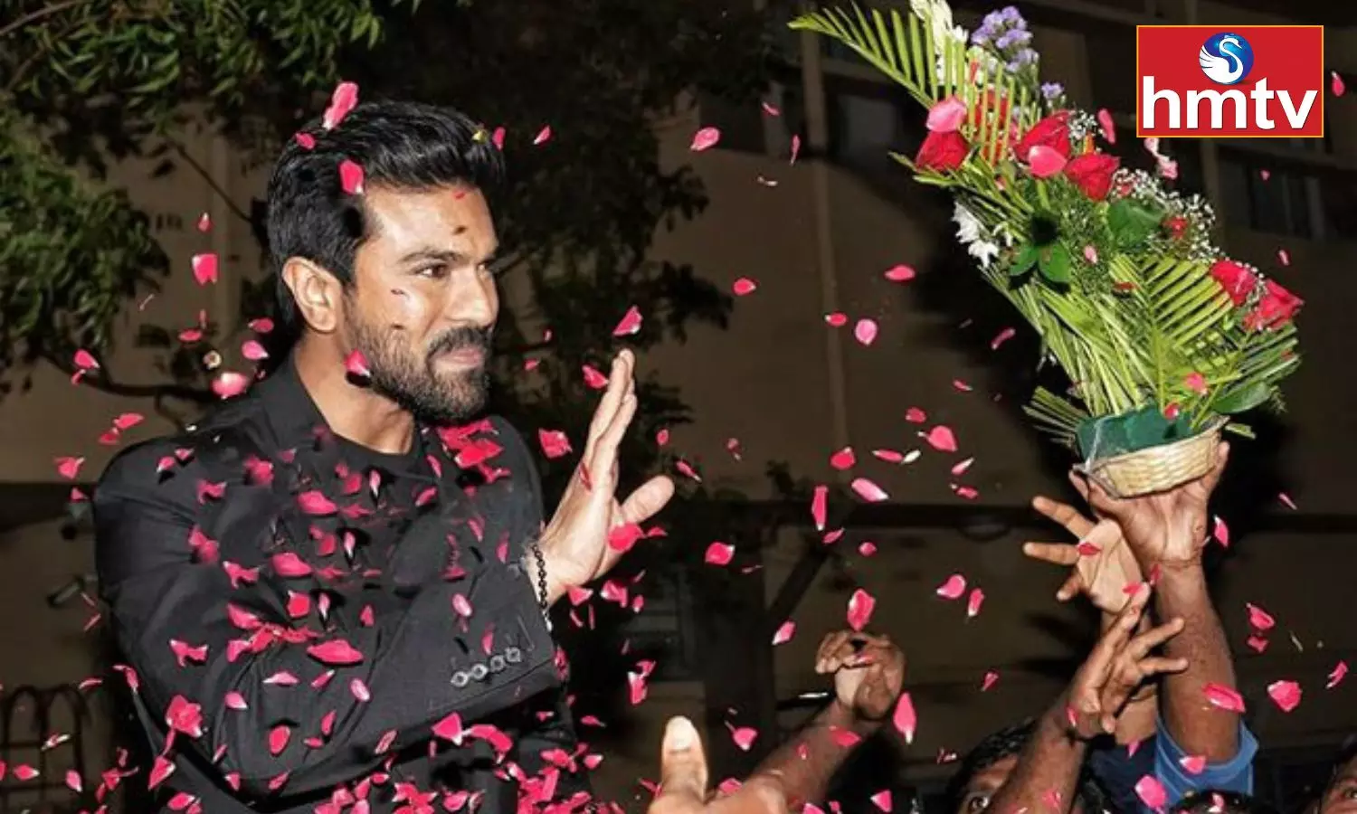 A Grand Welcome to Ram Charan Reached Hyderabad From Delhi