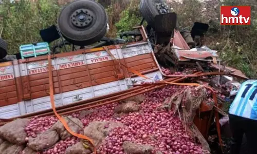 Onion Lorry Overturned in Malappuram