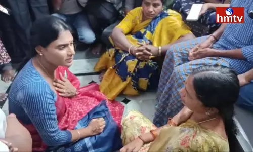 YSRTP President YS Sharmila Visited Naveens Family