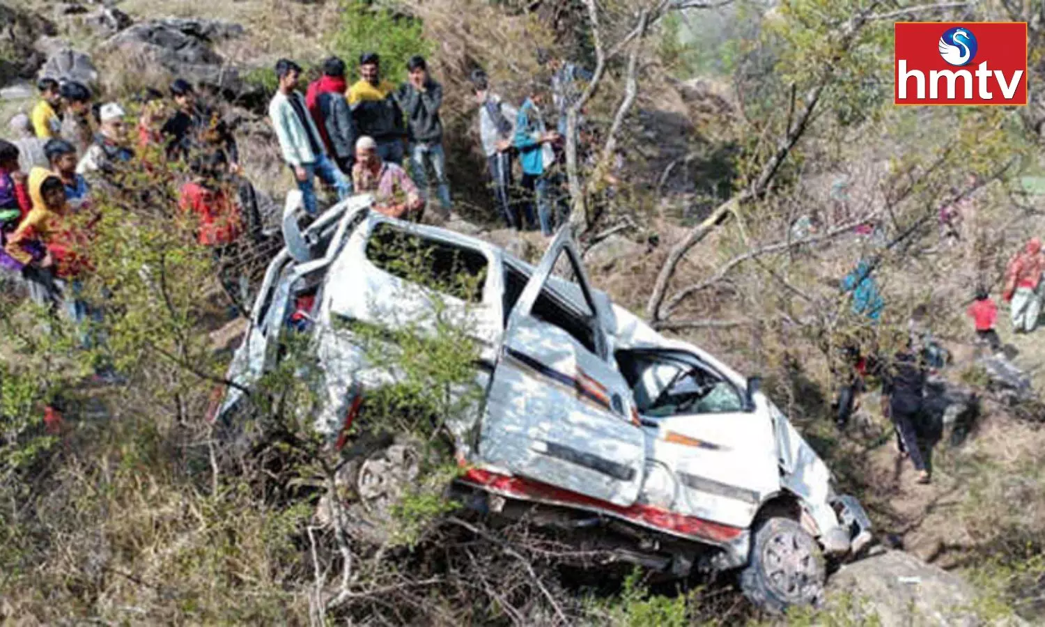 14 injured as Vehicle Falls into Gorge in Poonch 14 injured as Vehicle Falls into Gorge in Poonch