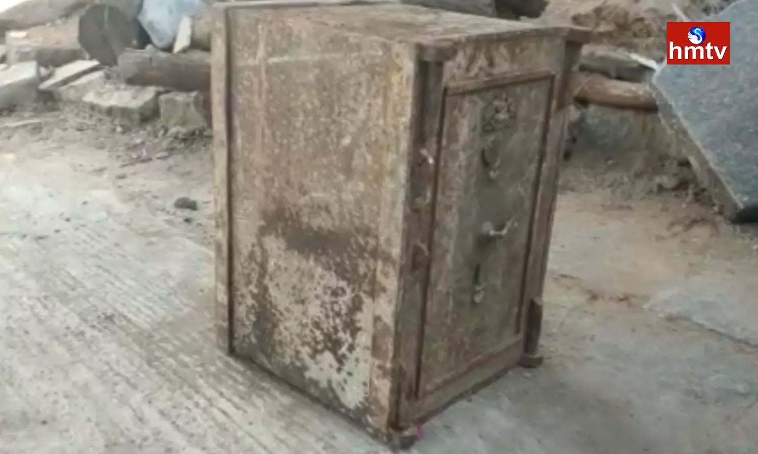 Excitement Over Iron Safe Found In Kurnool district