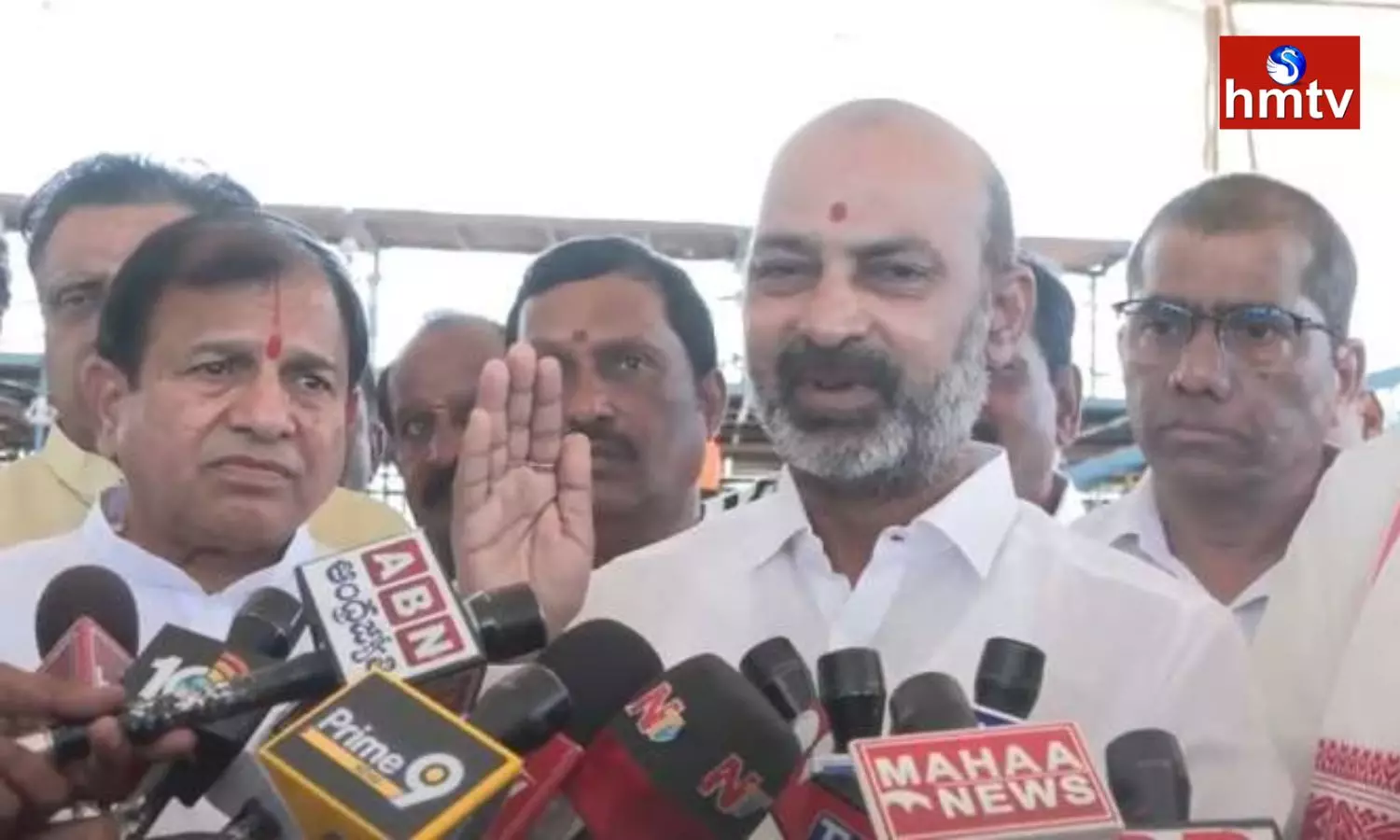 Bandi Sanjay Comments On Kalvakuntla Family