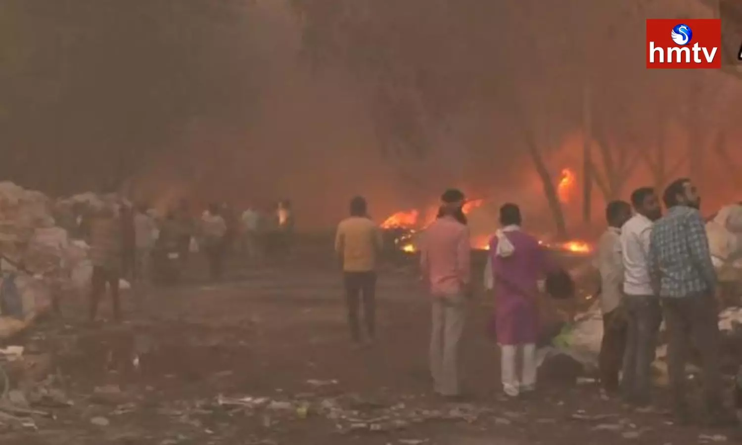 Fire Breaks out in Plastic Godown at Delhi Fire Breaks out in Plastic Godown at Delhi