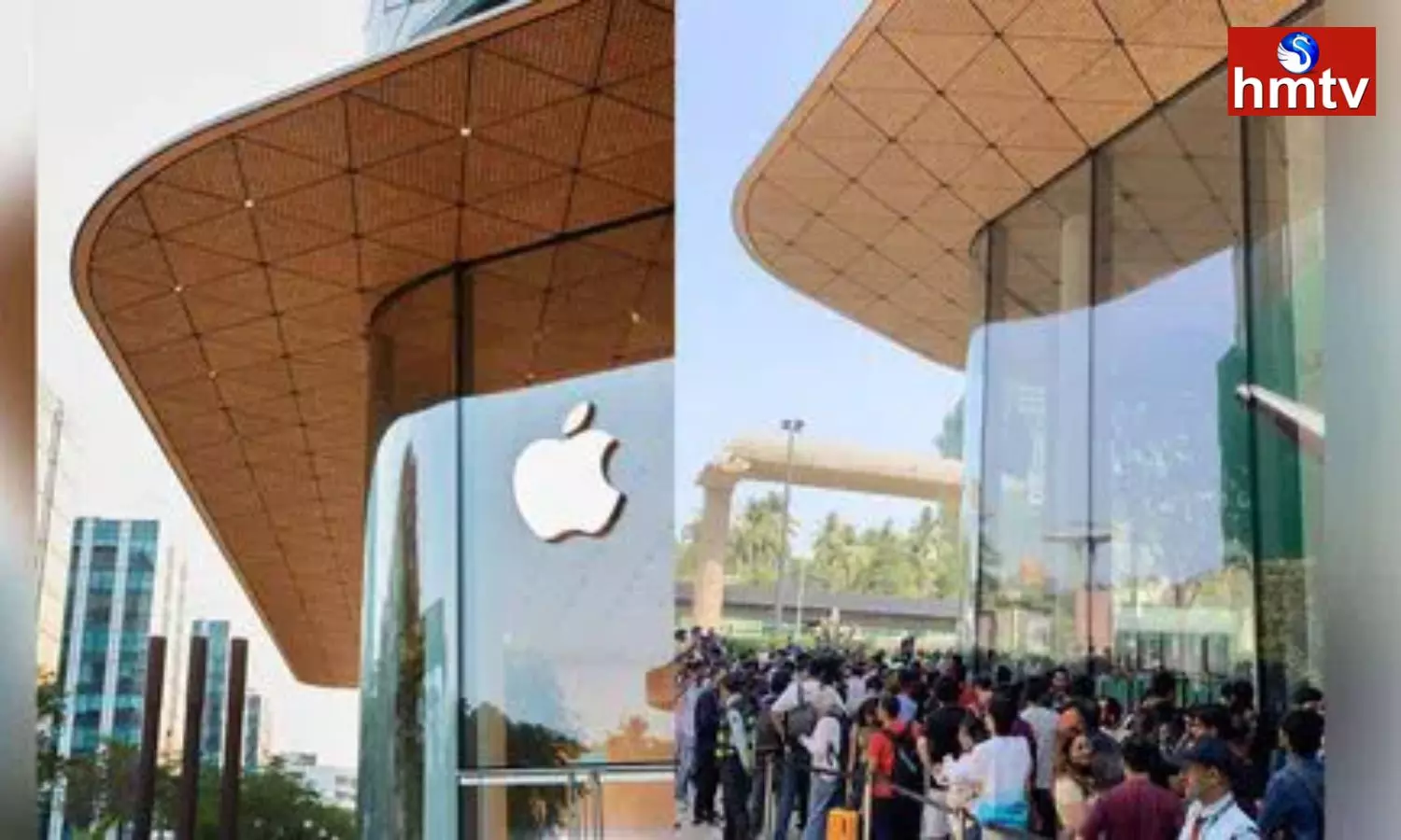 Apple opens First Retail Store in Mumbai