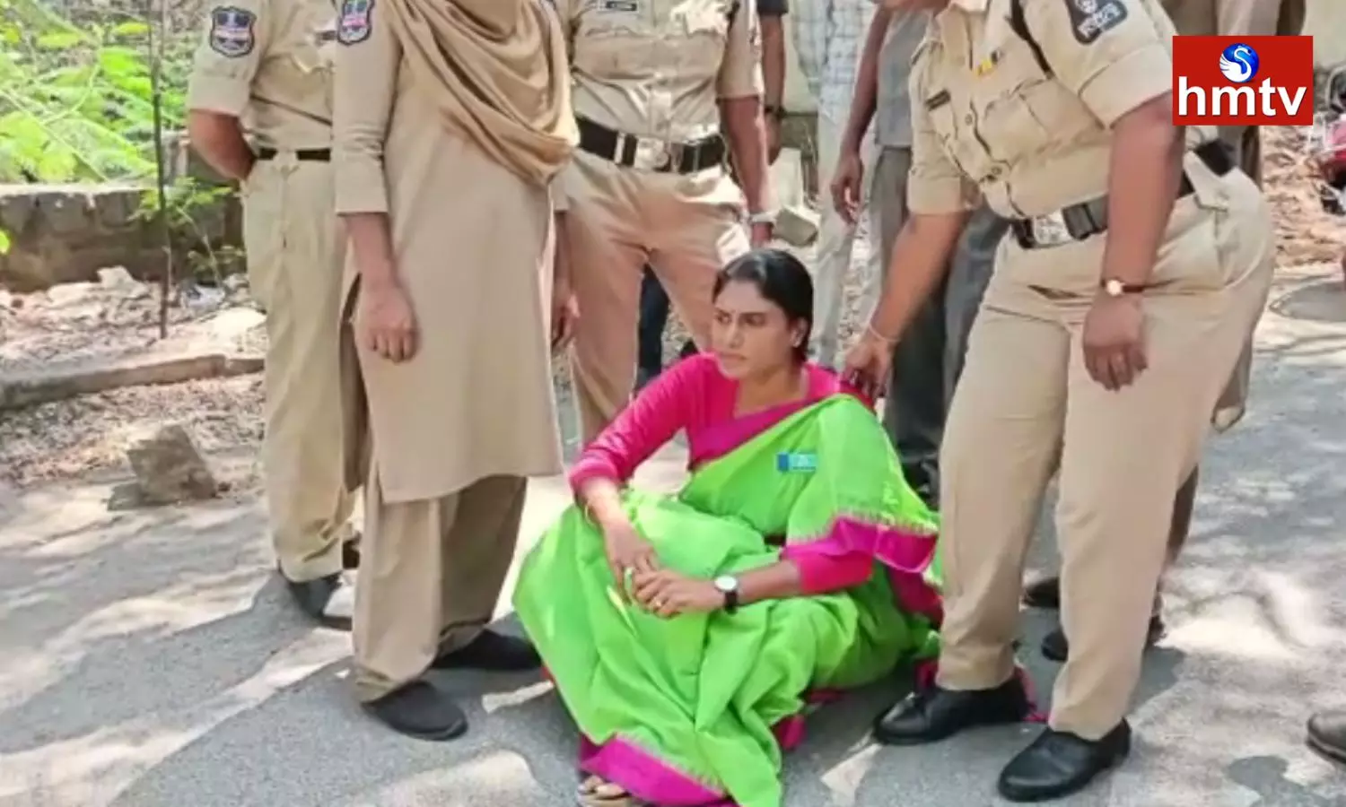 YS Sharmila Protest About Police Behavior