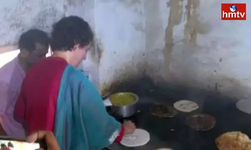 Priyanka Gandhi Made Dosas At Hotel in Mysuru Priyanka Gandhi Made Dosas At Hotel in Mysuru