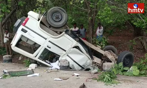 Mulugu: ములుగు జిల్లాలో రోడ్డు ప్రమాదం.. ఎస్సై ఇంద్రయ్య, డ్రైవర్ మృతి Mulugu: ములుగు జిల్లాలో రోడ్డు ప్రమాదం.. ఎస్సై ఇంద్రయ్య, డ్రైవర్ మృతి