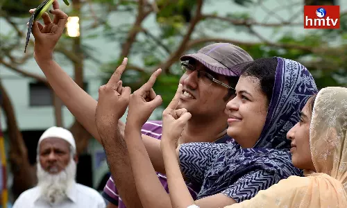 Vote with Selfie New Route in Karnataka Elections