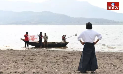 Fans Surprise to Pawan Kalyan While shooting for OG at Wai Lake