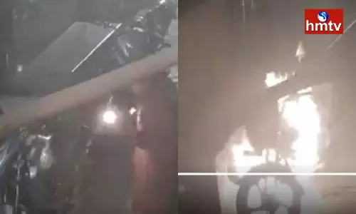 Woman Takes Out Petrol From Bikes And Sets It on Fire in Delhi Woman Takes Out Petrol From Bikes And Sets It on Fire in Delhi