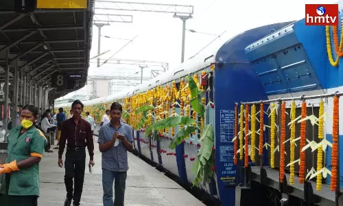 Indian Railways Running 2 Special Trains for Vaishno Devi to Katra Tour Indian Railways Running 2 Special Trains for Vaishno Devi to Katra Tour