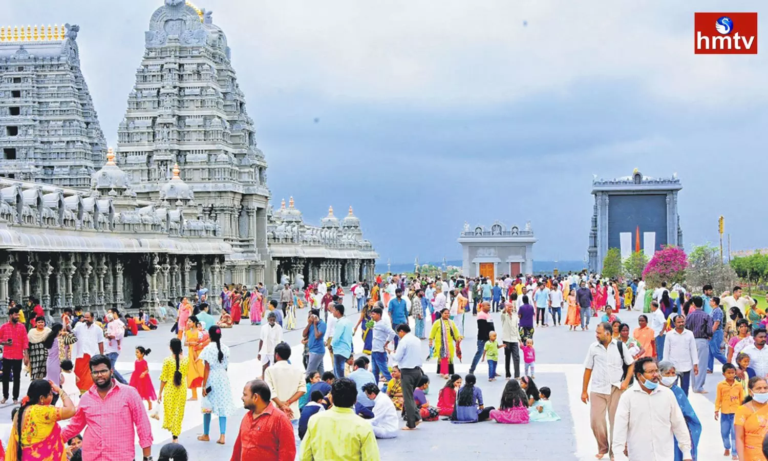 Huge Devotees Rush In Yadadri Laxmi Narasimha Swamy Temple