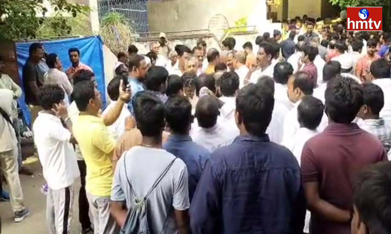 Tension at Kurnool Viswa Bharathi Hospital Tension at Kurnool Viswa Bharathi Hospital