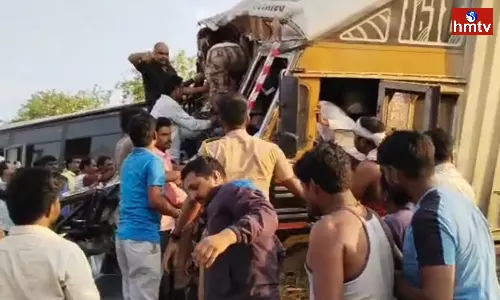 7 Die As Bus Collides With Truck On Nagpur-Pune Highway 7 Die As Bus Collides With Truck On Nagpur-Pune Highway