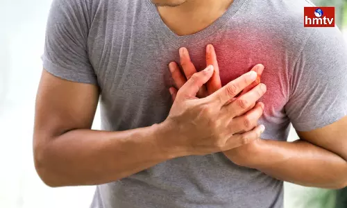 Chest Pain is Not only a Heart Attack But Can also be a Sign of These 5 Diseases Chest Pain is Not only a Heart Attack But Can also be a Sign of These 5 Diseases