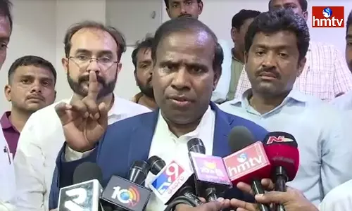 KA Paul Visits MP YS Avinash Reddy Mother