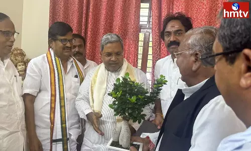 VHanumantha Rao Met Karnataka CM Siddaramaiah VHanumantha Rao Met Karnataka CM Siddaramaiah