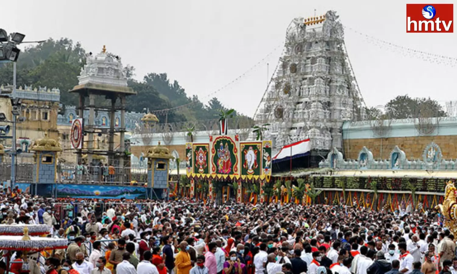 Devotees Continuing in Tirumala