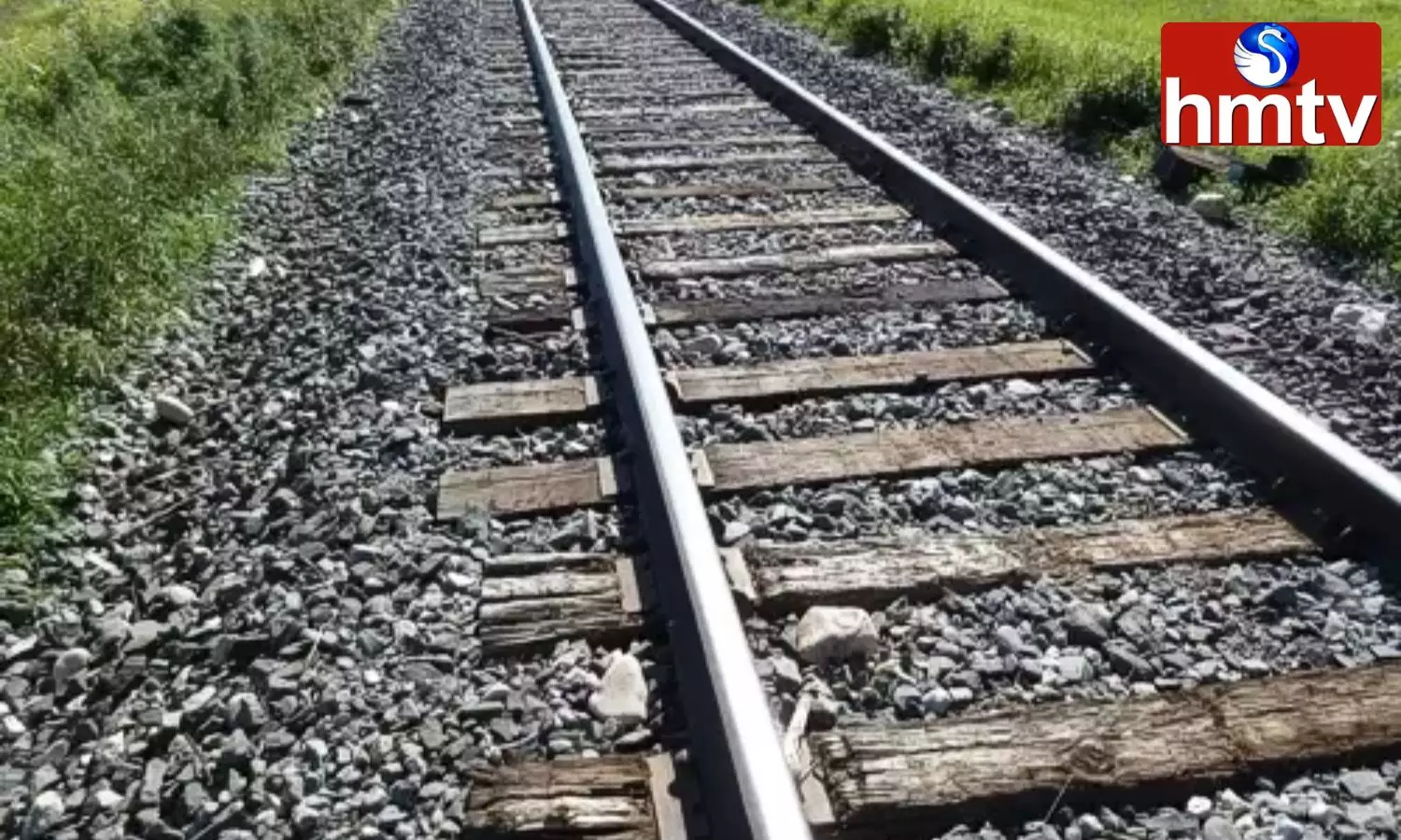 Railway Track:  రైల్వే ట్రాక్‌పై రాళ్లు ఎందుకు చెల్లాచెదురుగా ఉంటాయి.. అసలు కారణం తెలిస్తే ఆశ్చర్యపోతారంతే?