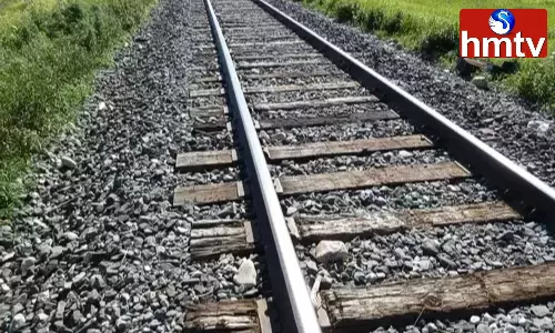 Railway Track:  రైల్వే ట్రాక్‌పై రాళ్లు ఎందుకు చెల్లాచెదురుగా ఉంటాయి.. అసలు కారణం తెలిస్తే ఆశ్చర్యపోతారంతే?