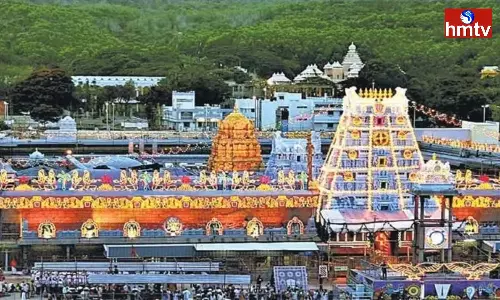 Continual Rush of Devotees in Tirumala Continual Rush of Devotees in Tirumala