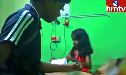 Rehana Fathima: నగ్నత్వం, అశ్లీలత ఒక్కటి కాదు: రెహాన ఫాతిమాకు ఊరటనిస్తూ కేరళ హై కోర్టు సంచలన తీర్పు Rehana Fathima: నగ్నత్వం, అశ్లీలత ఒక్కటి కాదు: రెహాన ఫాతిమాకు ఊరటనిస్తూ కేరళ హై కోర్టు సంచలన తీర్పు