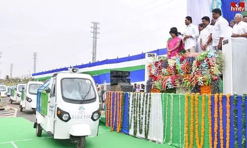 CM Jagan Launched E-Autos CM Jagan Launched E-Autos
