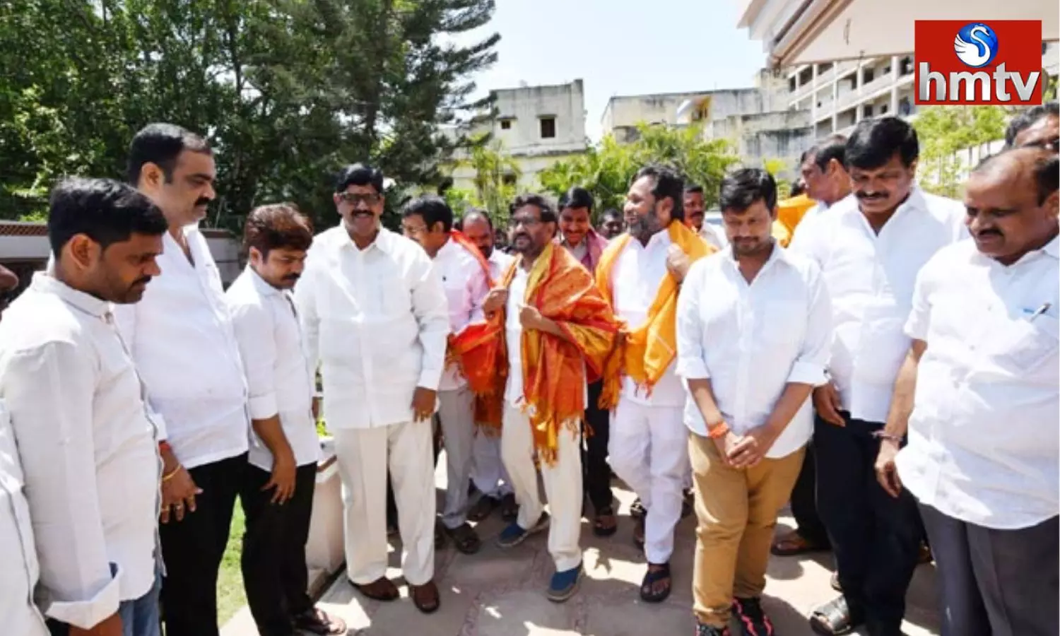 TDP Leaders Came To Kotamreddy Sridhar Reddy House