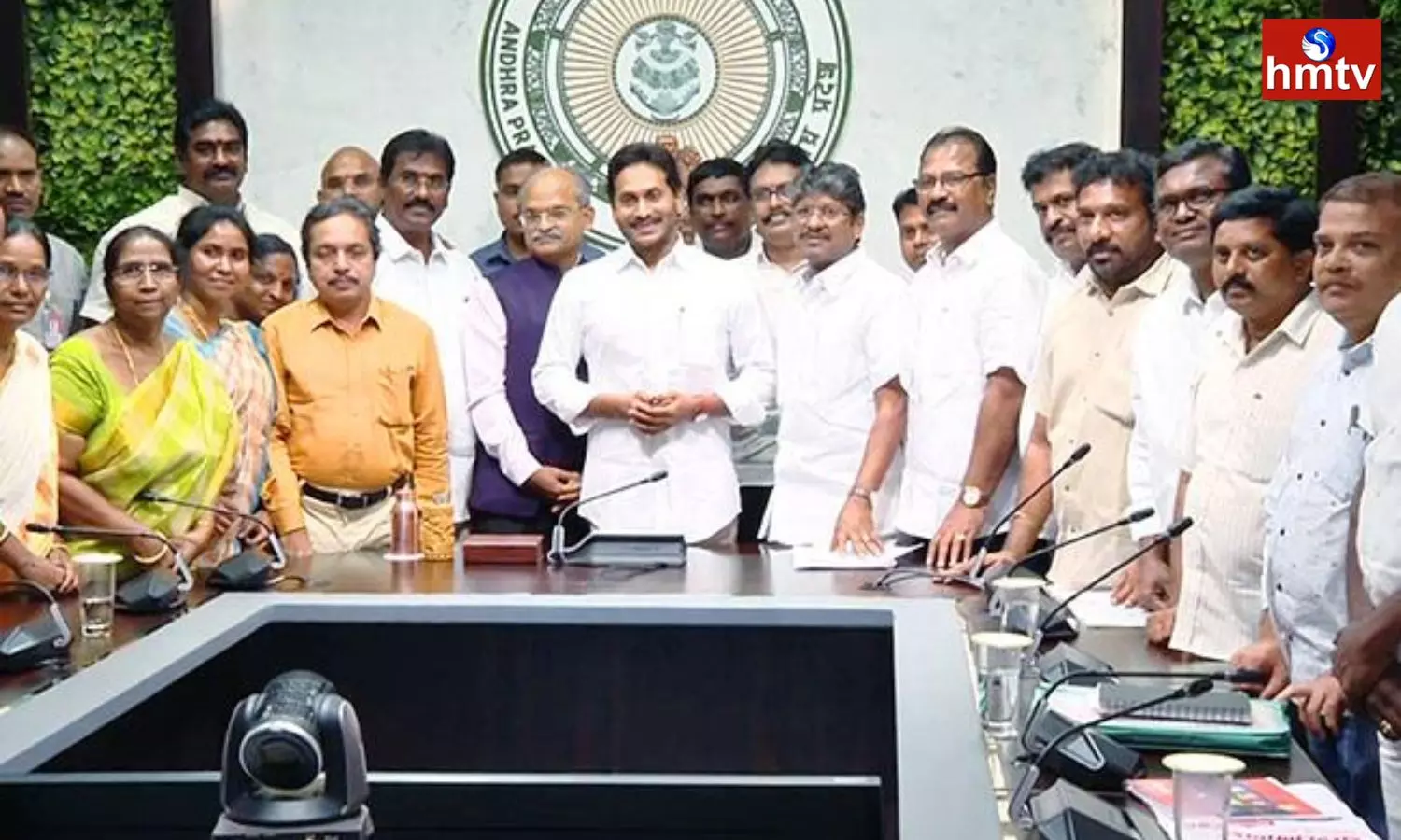 Contract Employees Tell Thanks To Cm Jagan