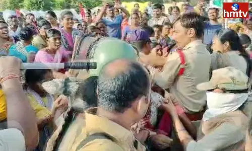 Officials Remove Huts Near Mahabubabad Collectorate Officials Remove Huts Near Mahabubabad Collectorate