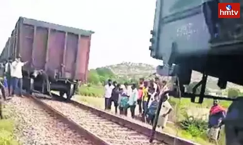 Accident Miss In Anantapur District 46 Detached Wagons