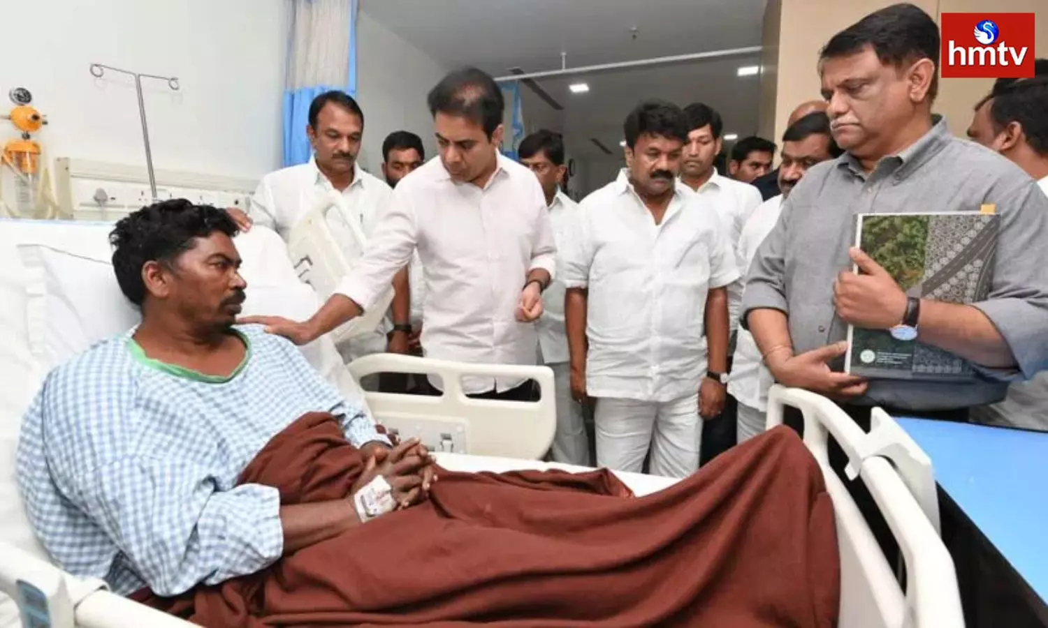 Minister KTR Visited The Victims Of The Flyover Accident