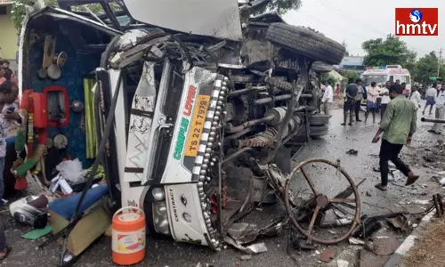 Road Accident in Peddapalli Road Accident in Peddapalli