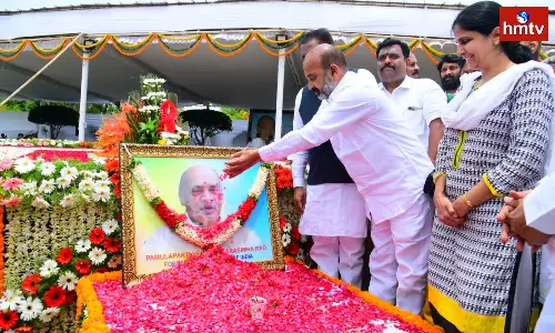 Bandi Sanjay Tributes At PV Ghat