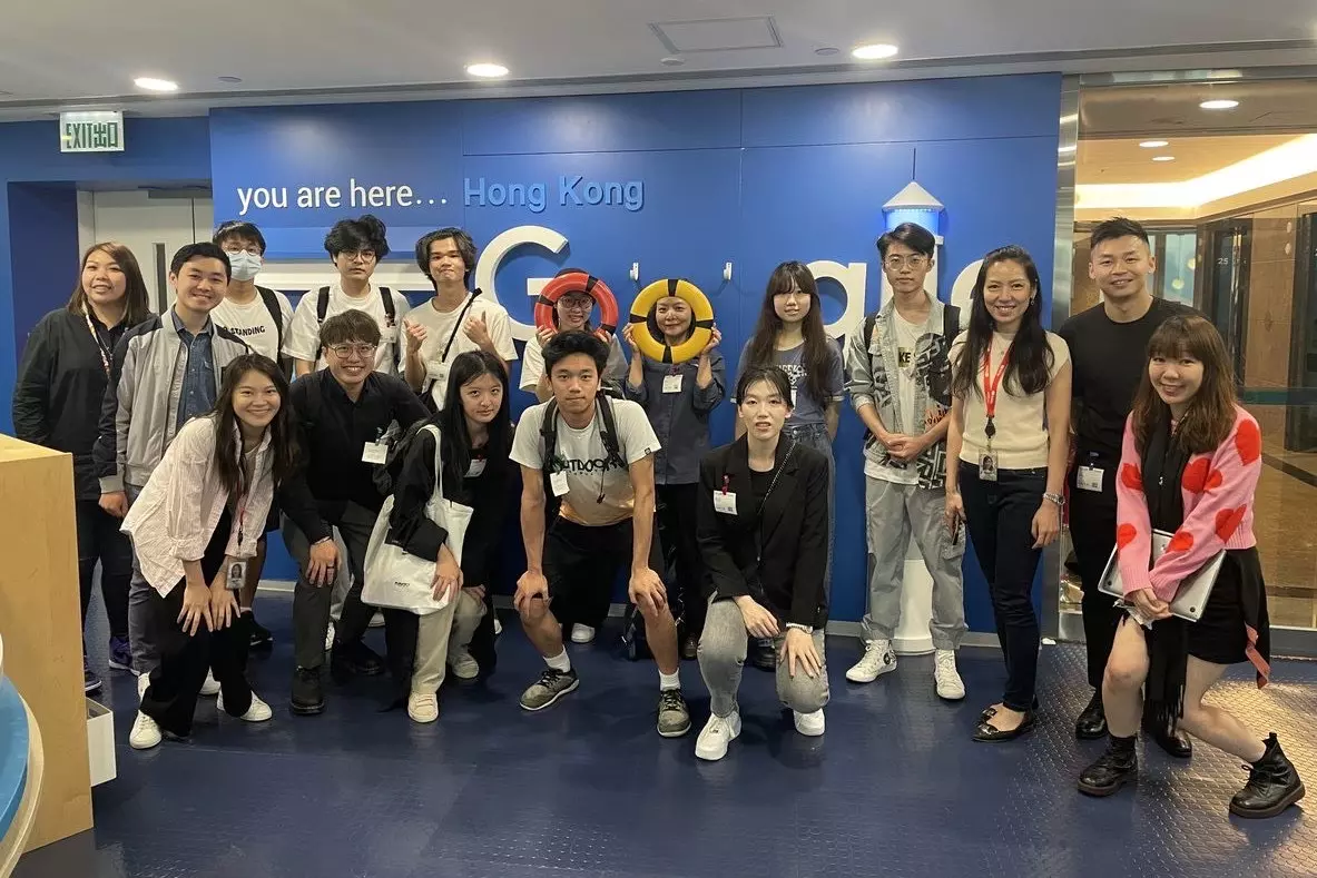 Dr Nick Zhang, Programme Director of the Bachelor of Arts, Science and Technology (Hons) in Individualised Major at HKBU (1st right, back row), leads the students in their visit to Google Hong Kong's office