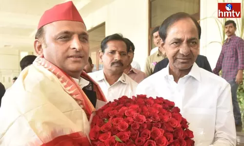 Excitement Over Akhilesh Yadav Meeting With KCR Today